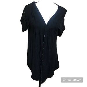 Black button lightweight top
